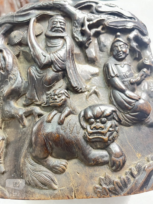 紫檀八蛮献宝纹笔海 - 图9